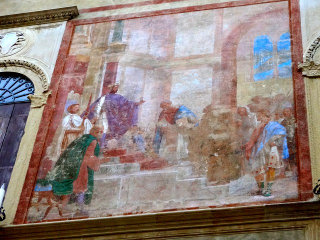 There were pallazos (palacial mansions belonging to the nobility) scattered throughout the city...this is one of them.