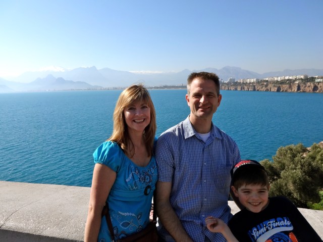 The mountains are not far away.